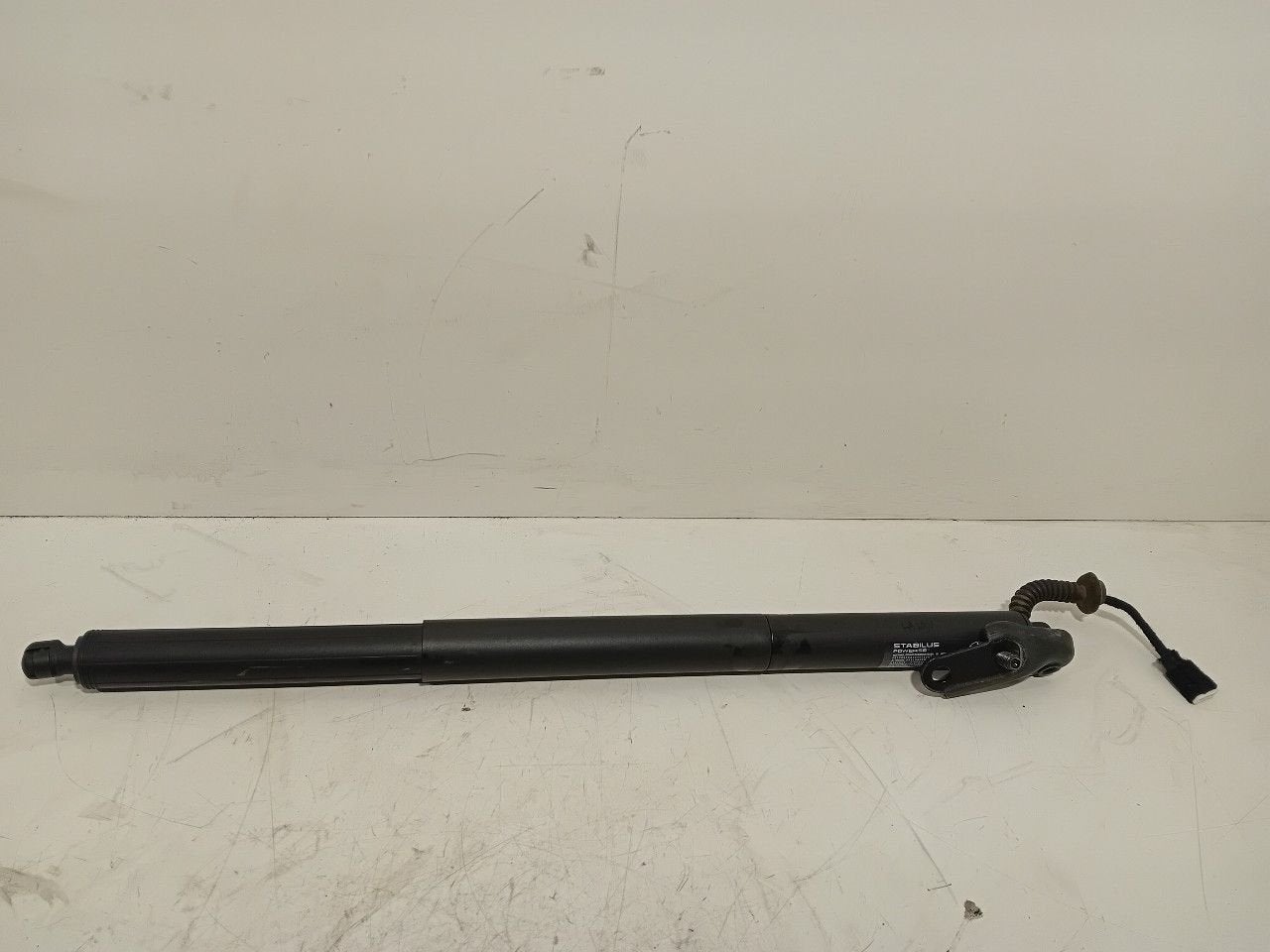 Gasdrukveer links achter BMW 2 serie, Onderdelen@venauto.nl, Van der Ven Autorecycling B.V., Gebruikt, Ettenseweg 76, 4706 PB Roosendaal, The Netherlands