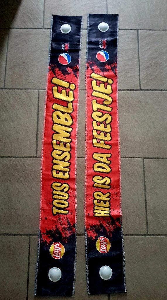 15x supporter sjaal klapsjaal rode duivels red devils, Enlèvement ou Envoi, Neuf, Fanion ou Écharpe