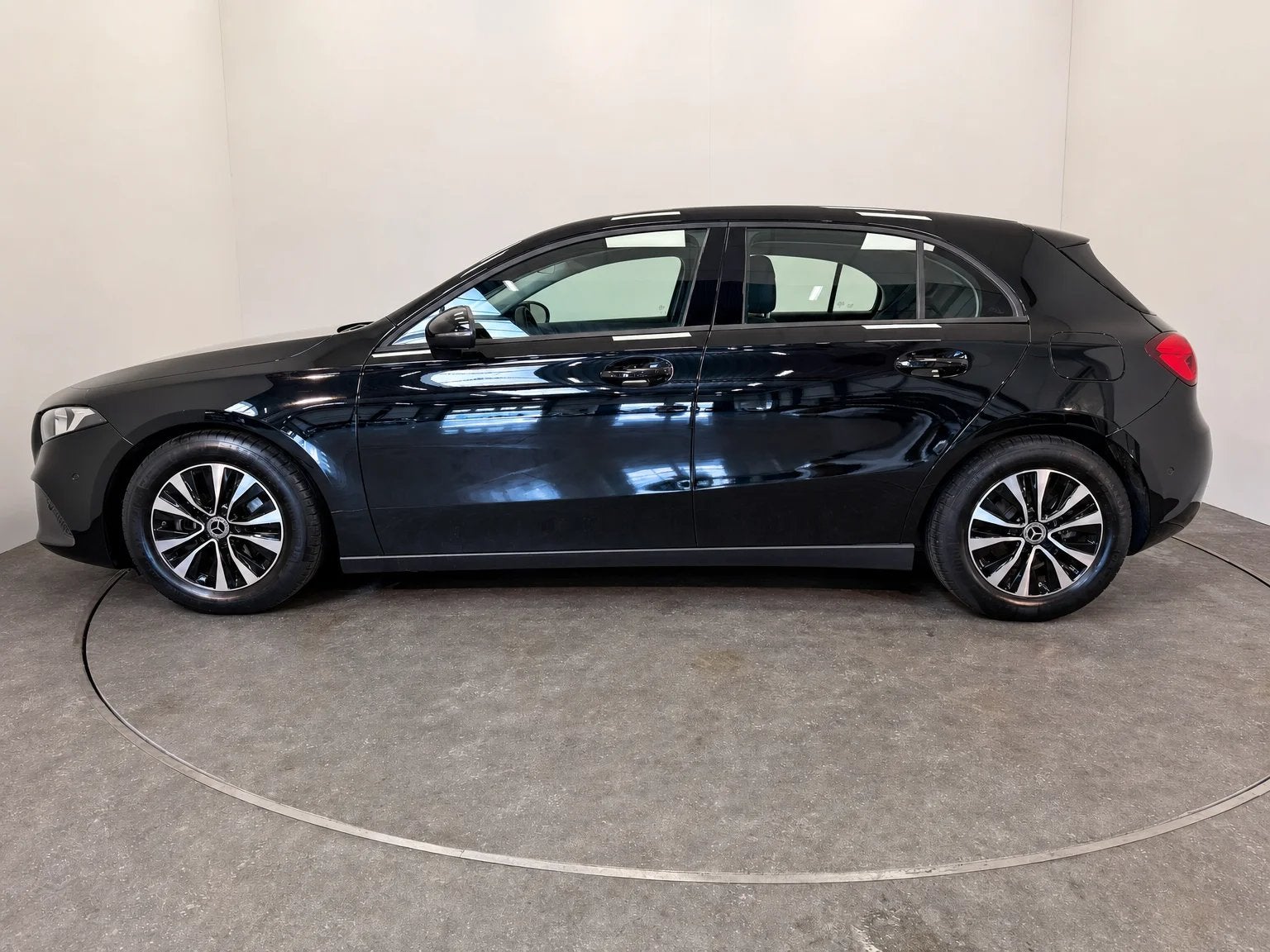 Mercedes-Benz A-Klasse A 160 Business Solution, Achat, Entreprise, Boîte manuelle, Noir