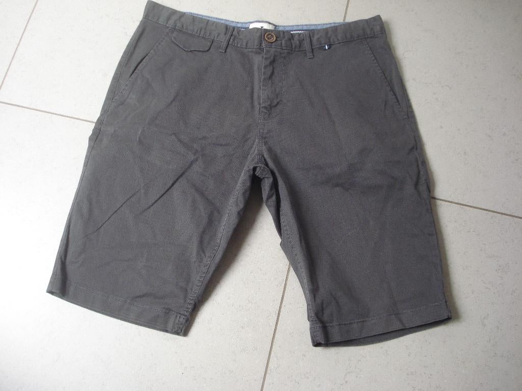 Tom Tailor grijze short, jongens/heren. mt 38, Kleding | Heren, Broeken en Pantalons, Ophalen of Verzenden, Gedragen, Grijs, Tom Tailor