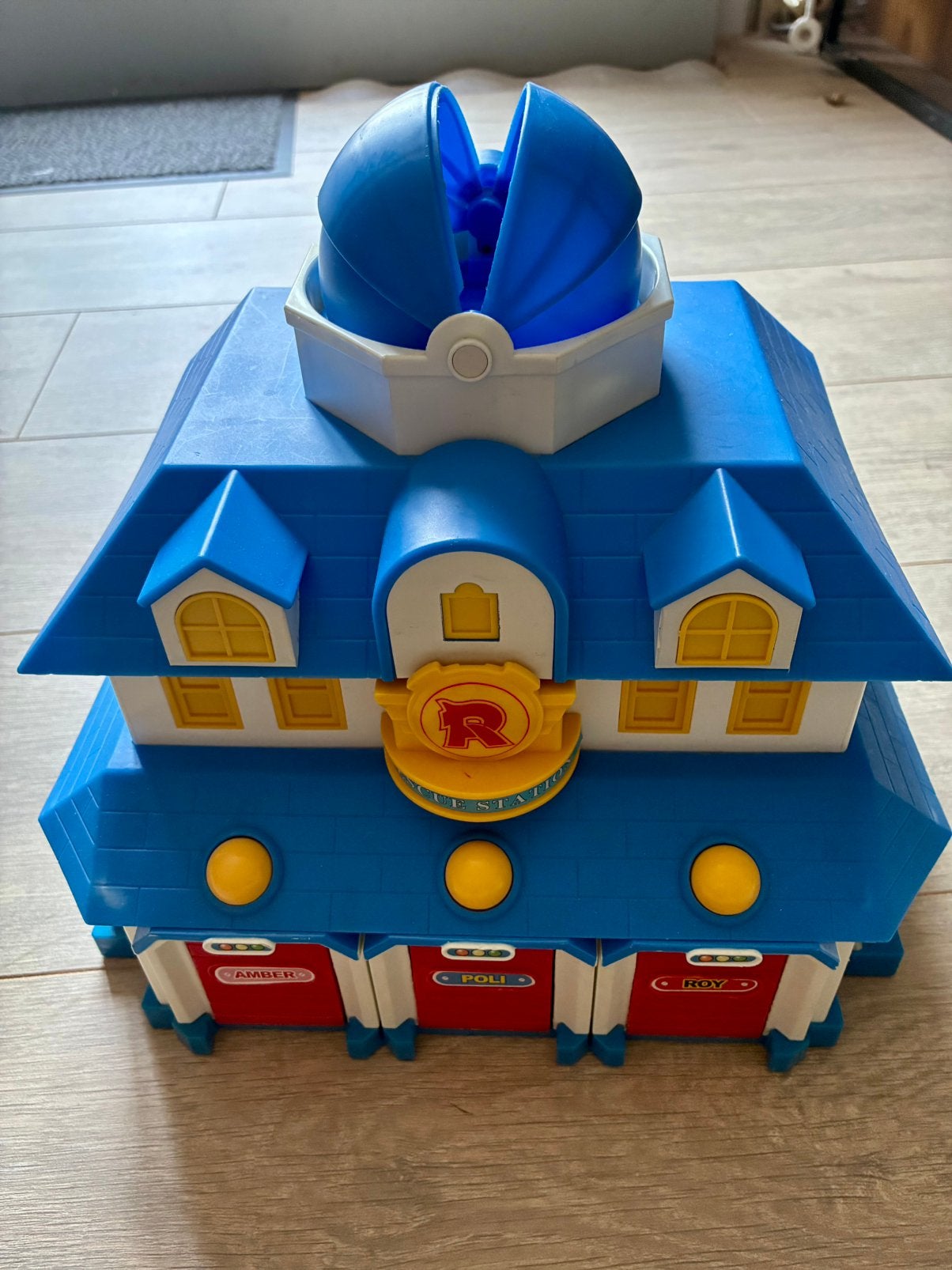Robocar Poli speelset – baan + reddingsstation, Kinderen en Baby's, Ophalen, Gebruikt