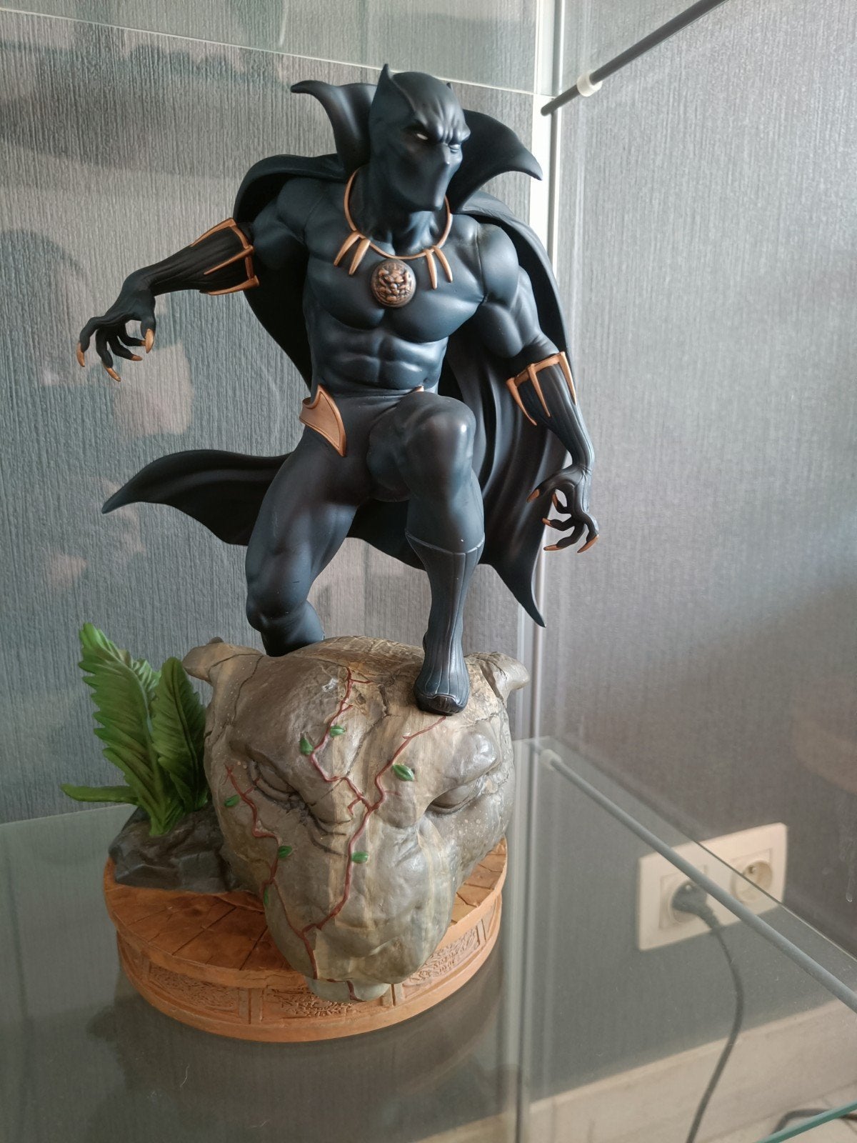 Black Panther statue, Enlèvement ou Envoi
