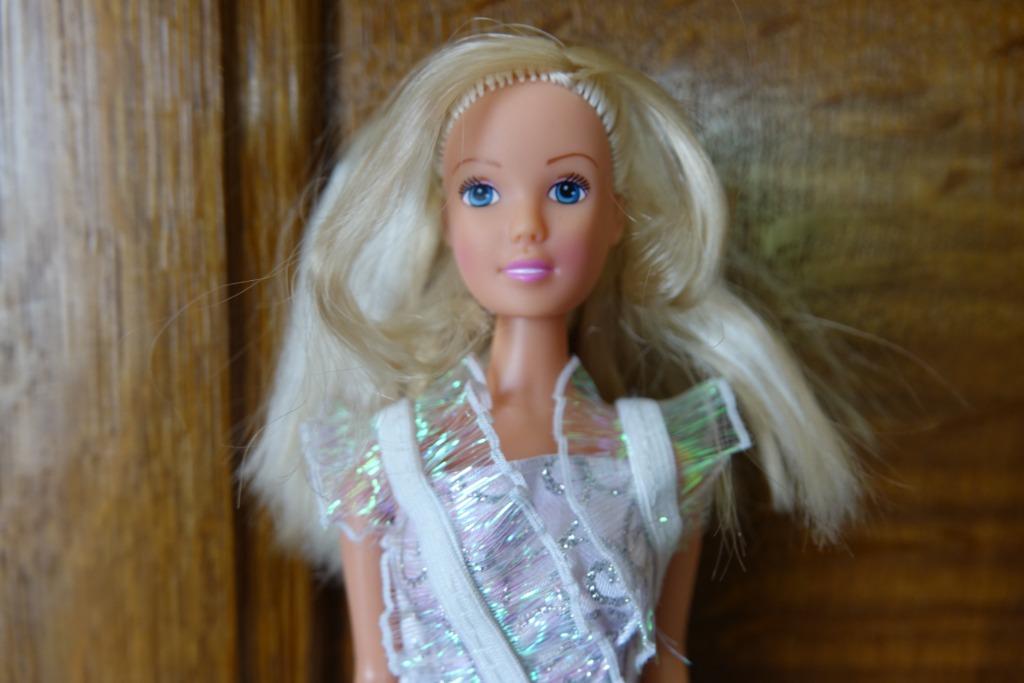 Steffi Love in lange witte jurk , Barbie like Simba toys, Enlèvement ou Envoi, Utilisé, Barbie