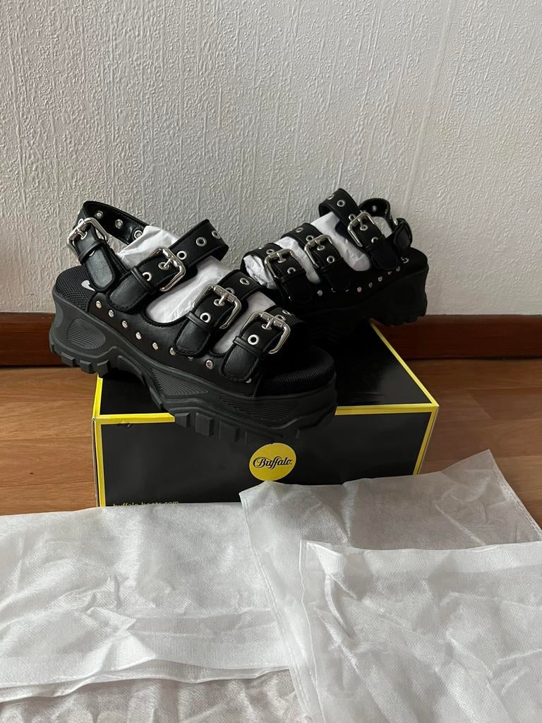 Zwarte sandalen met plateauzool Buffalo, Kleding | Dames, Zwart, Nieuw, Ophalen of Verzenden, Schoenen met hoge hakken
