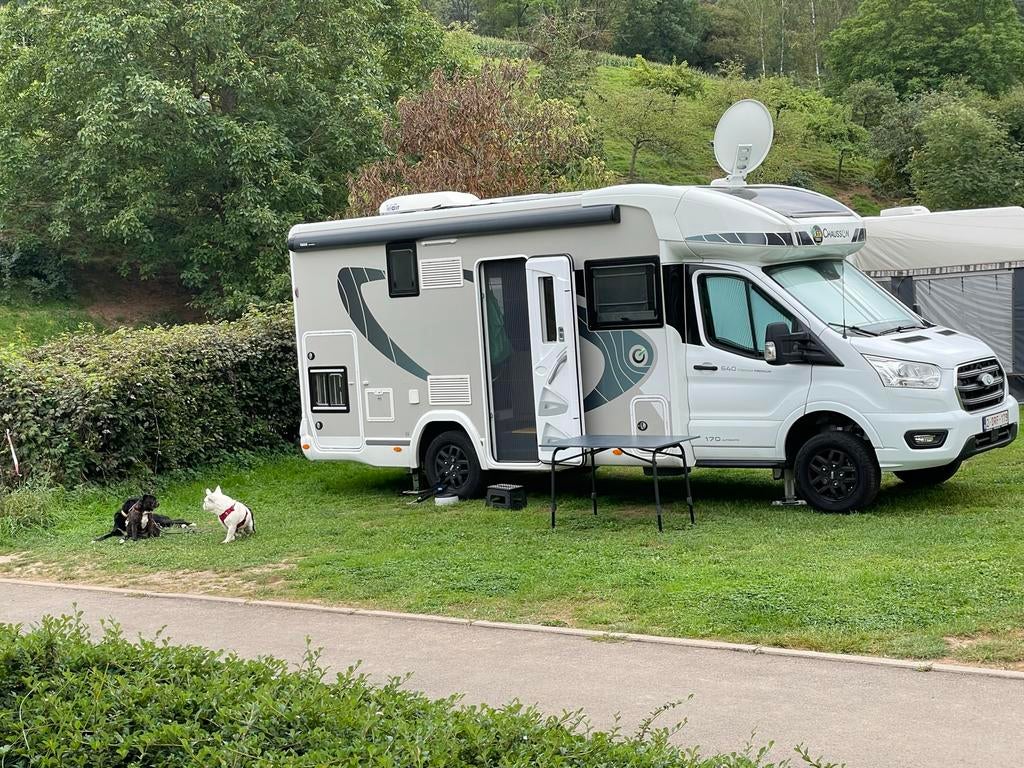 Chausson 640 premium Titanium, Caravans en Kamperen, Automaat, Standaard zit, Koelkast, Ford