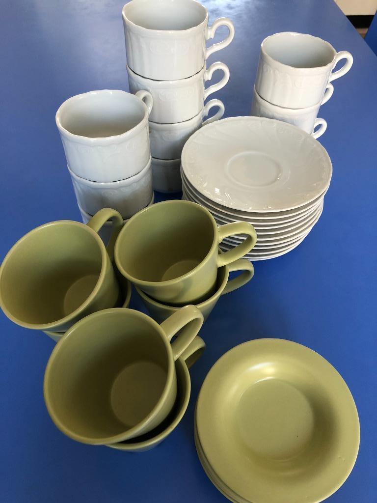 16 Koffiekopjes met onderschaaltjes, Huis en Inrichting, Ophalen, Zo goed als nieuw, Kop(pen) en/of Schotel(s)