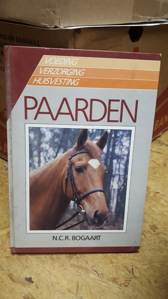 Paarden: voeding, verzorging & huisvesting., Ophalen, Gelezen, Paarden of Pony's