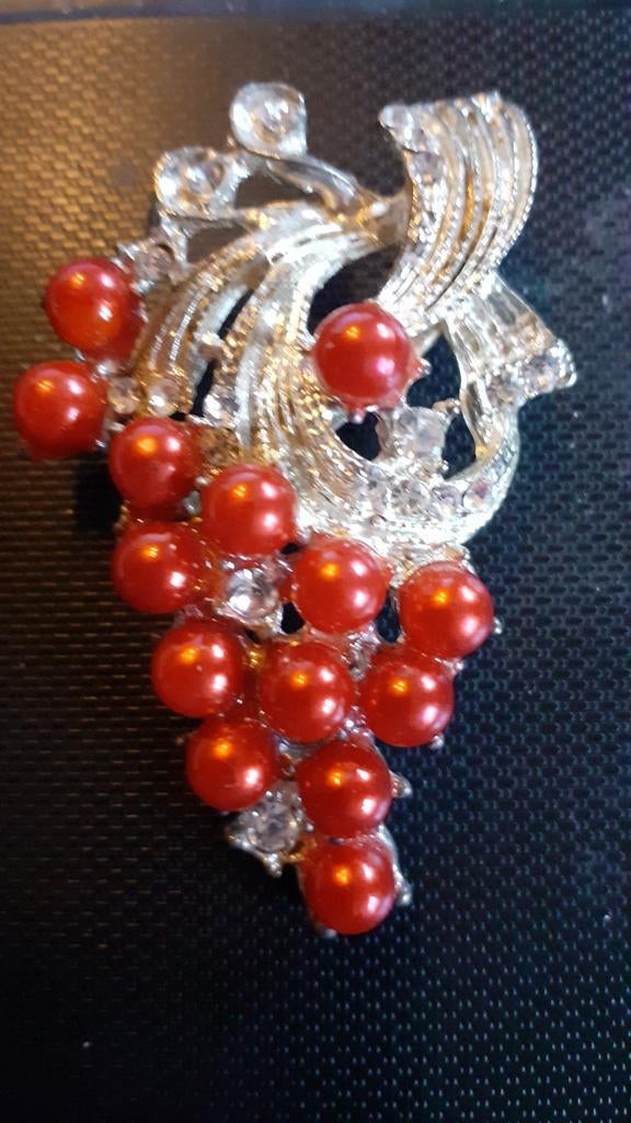 broche grappe de raisin (2x010), Bijoux, Sacs & Beauté, Bijoux anciens, Enlèvement ou Envoi, Autres matériaux, Broche