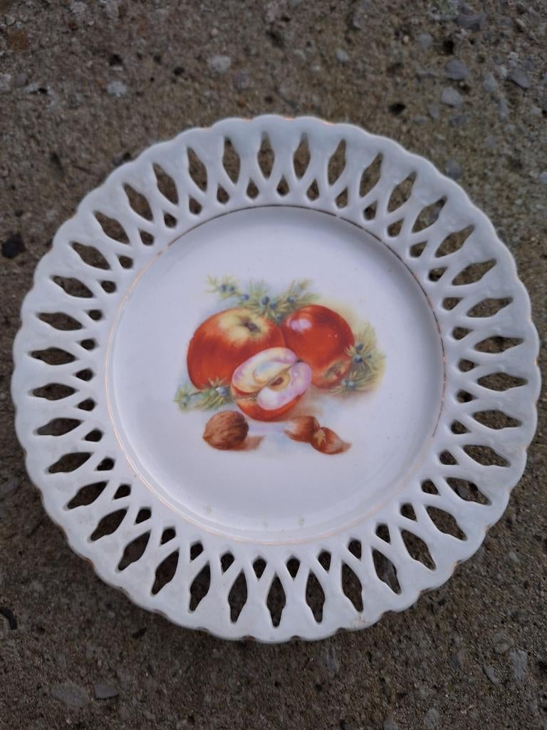 Plat ancien en porcelaine, Enlèvement ou Envoi