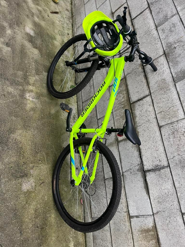 Vélo jaune de la marque Rockrider avec casque, Vélos & Vélomoteurs, Enlèvement, Comme neuf