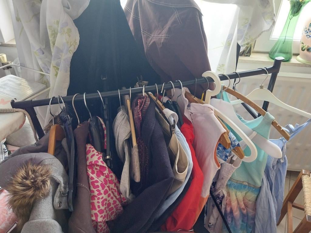 Vêtements pour femmes et filles, chaussures, sandales T, Vêtements | Femmes, Portants à vêtements, Comme neuf, Enlèvement
