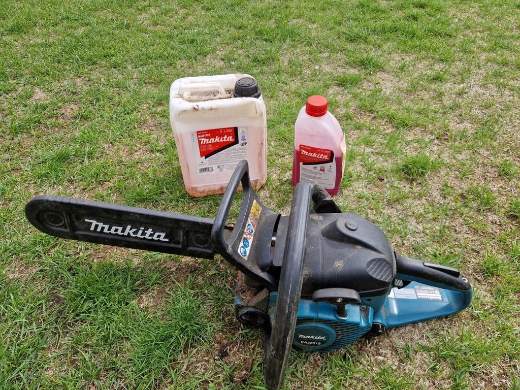 Makita kettingzaag (gebruikt) + 2takt en olie, Ophalen, Gebruikt