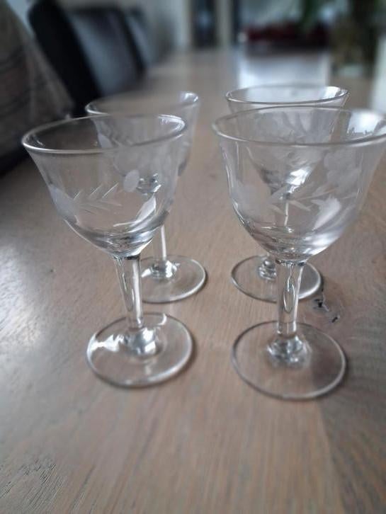4 verres à liqueur anciens, Enlèvement ou Envoi