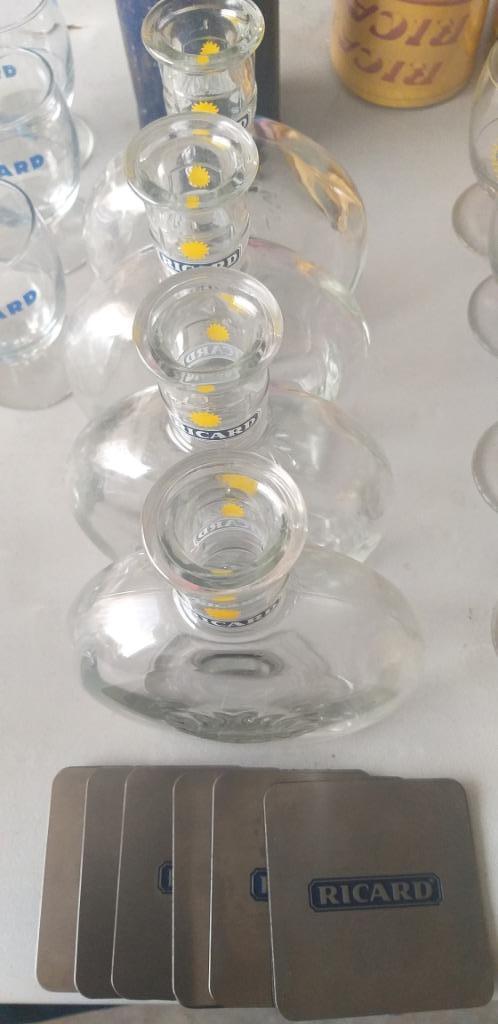 6 karaffen Ricard ( 3 verschillende) en 2 metaalplaatjes, Ophalen, Nieuw