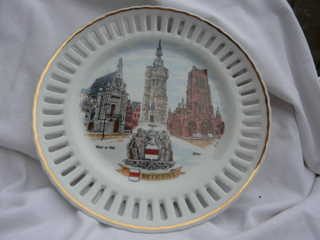 Porseleinen sierschotel van de gemeente Bethune, Antiek en Kunst, Ophalen
