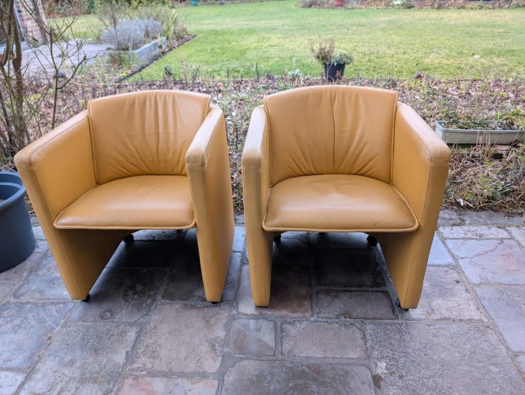 2 Leolux kuipzeteltjes okergeel op wieltjes-samen € 120, Enlèvement