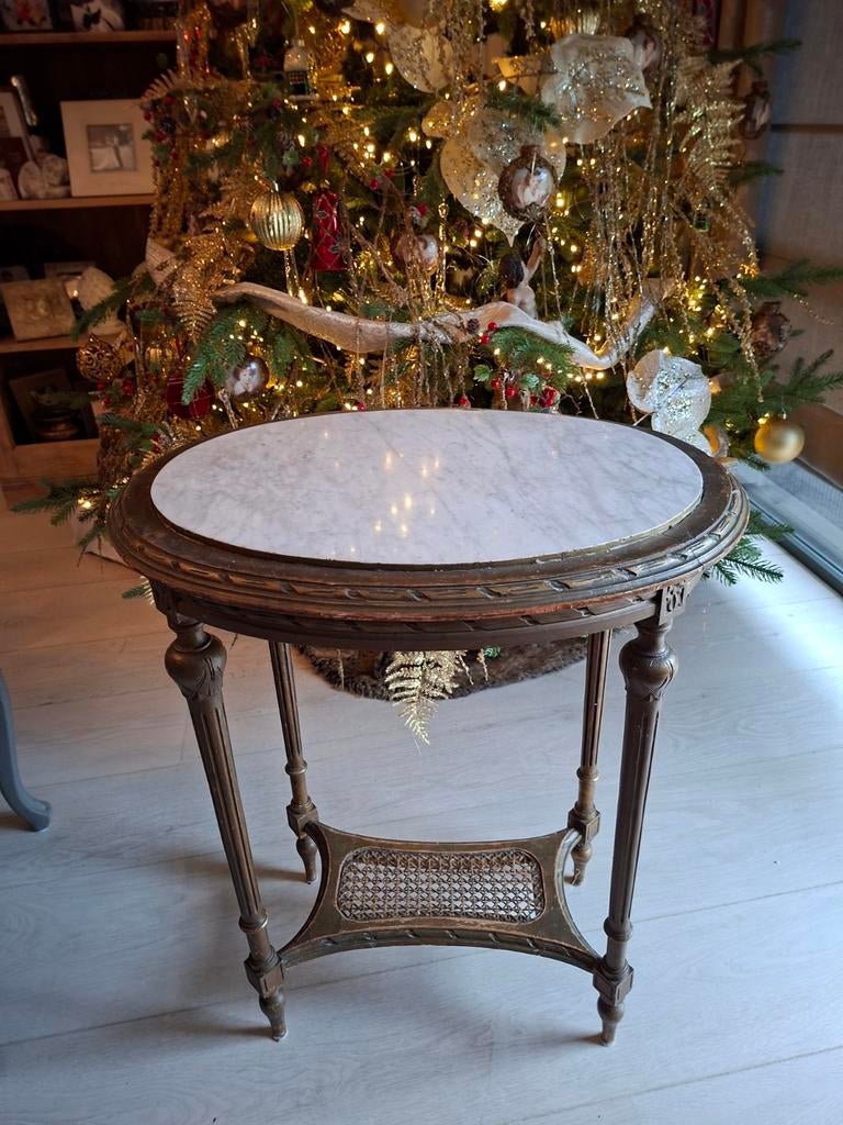 Antieke tafels, Ophalen