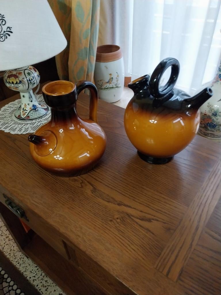 2 gargoulettes Vallauris/22x20 /orange et noir/parfait état, Ophalen