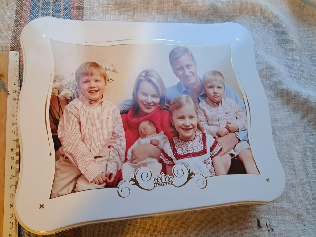 Blikken doos met gezin koning Filip, België, Verzamelen, Ophalen of Verzenden, Zo goed als nieuw