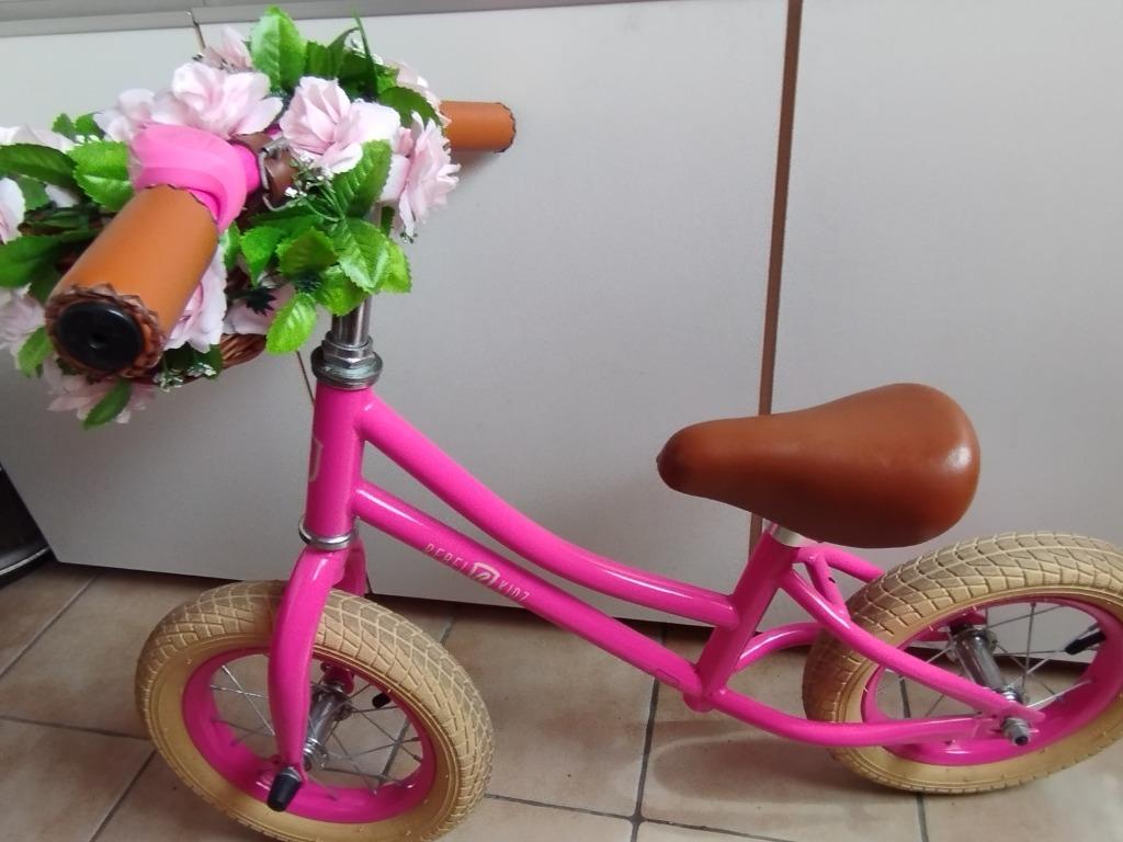Loopfietsje kleur roze merk rebel kidz, Ophalen, Zo goed als nieuw