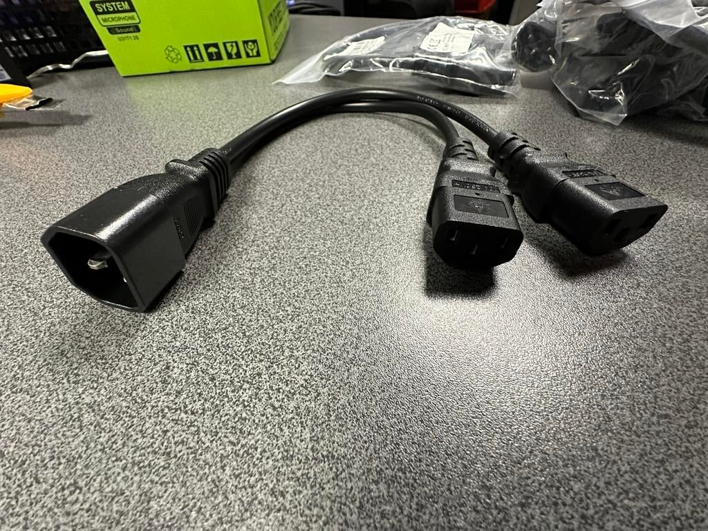 Power Y Type Splitter Adapter Kabel iec m/f 30cm, Enlèvement, Neuf