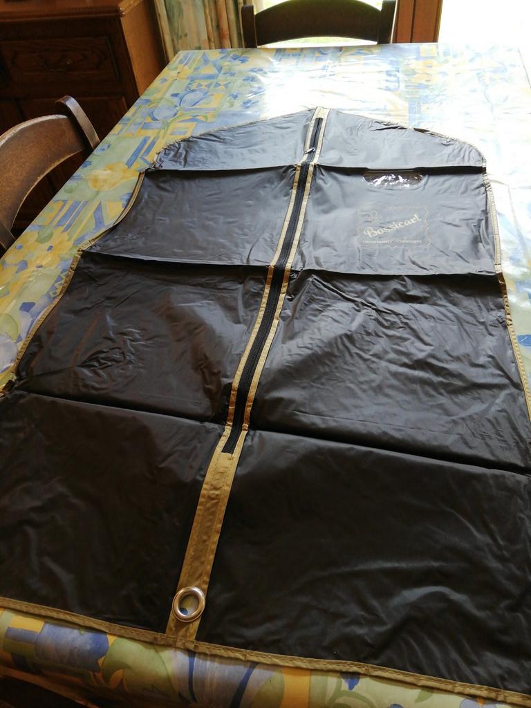 Housse pour vêtements noire. Neuve., Enlèvement ou Envoi, Comme neuf