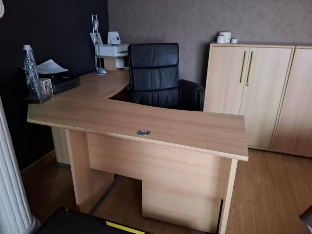 Bureau, stoel en meubilair, Ophalen