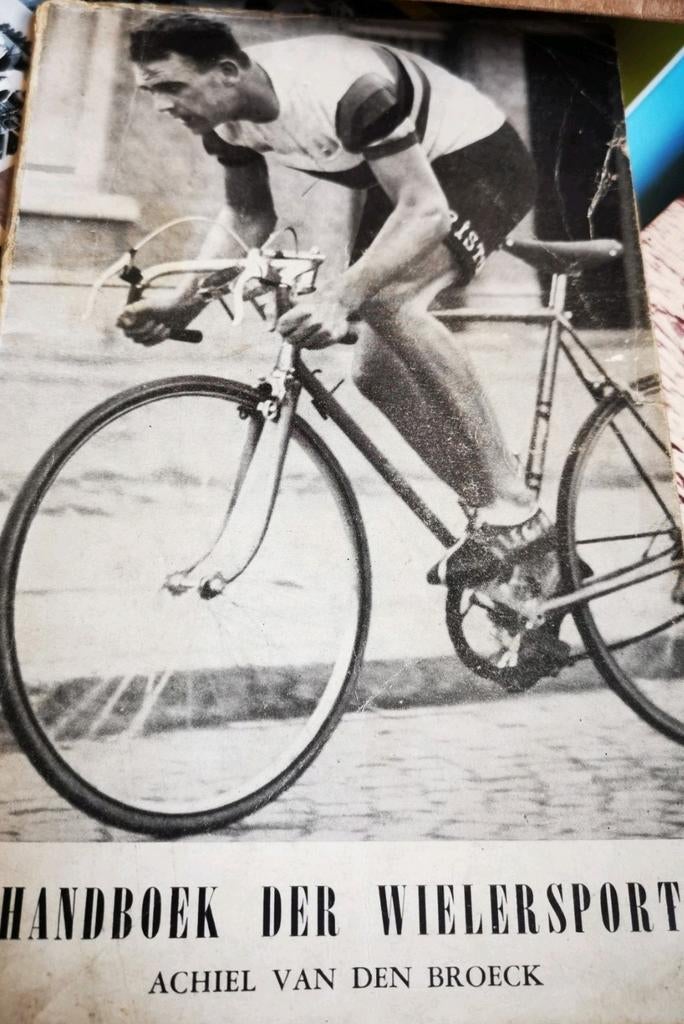 Handboek der wielersport, Achiel van den Broeck 1953 boekje, Boeken, Gelezen, Achiel van den Broeck, Lopen en Fietsen, Ophalen of Verzenden