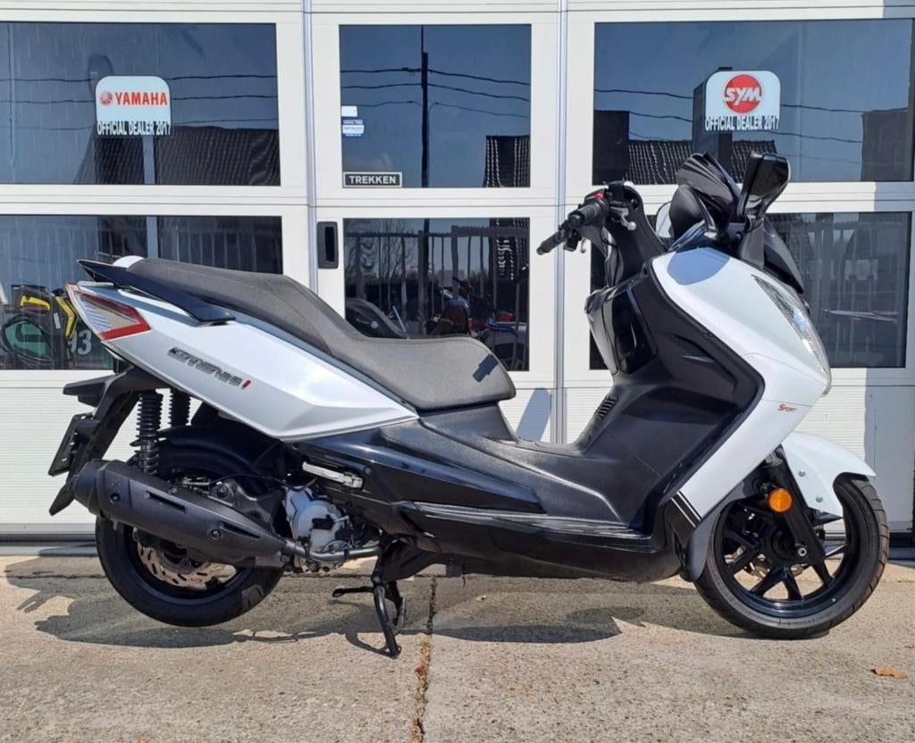 Sym GTS 125i Sport, Scooter, Entreprise, Permis Moto A1 minimum, 1 cylindre