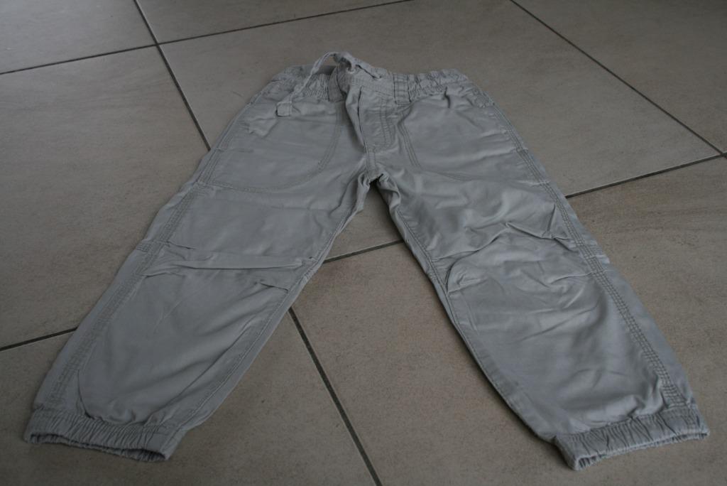 beige broek maat 98, Kinderen en Baby's, Kinderkleding | Maat 98, Ophalen of Verzenden, Gebruikt, Jongen, Broek
