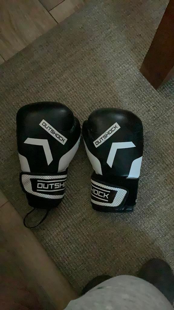 Gants de boxe outshock  12 0Z, Enlèvement, Utilisé, Gants de boxe