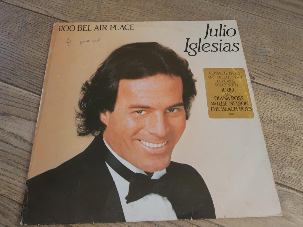 Lp : Julio Iglesias - 1100 bel air place, Ophalen of Verzenden, Zo goed als nieuw