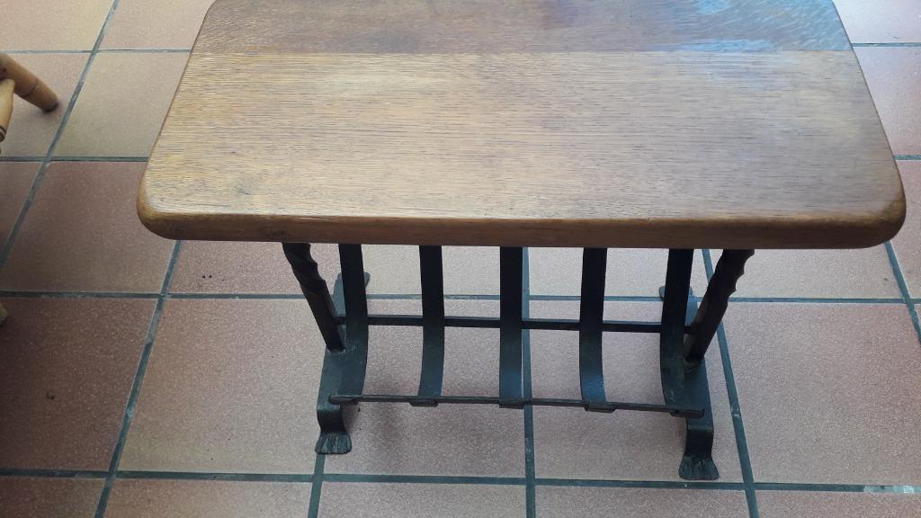 Massief kranten en boekenrek, Huis en Inrichting, Woonaccessoires | Wandplanken en Boekenplanken, Ophalen, Zo goed als nieuw