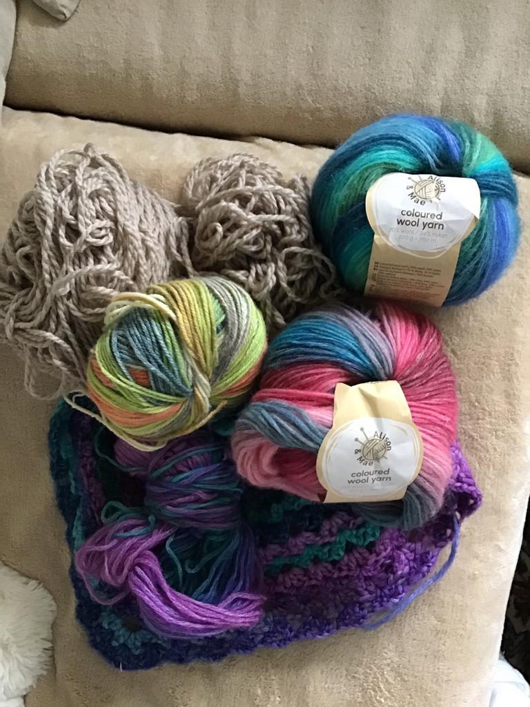 Restes de fil à tricoter, le tout pour 10€, Hobby & Loisirs créatifs, Envoi, Comme neuf