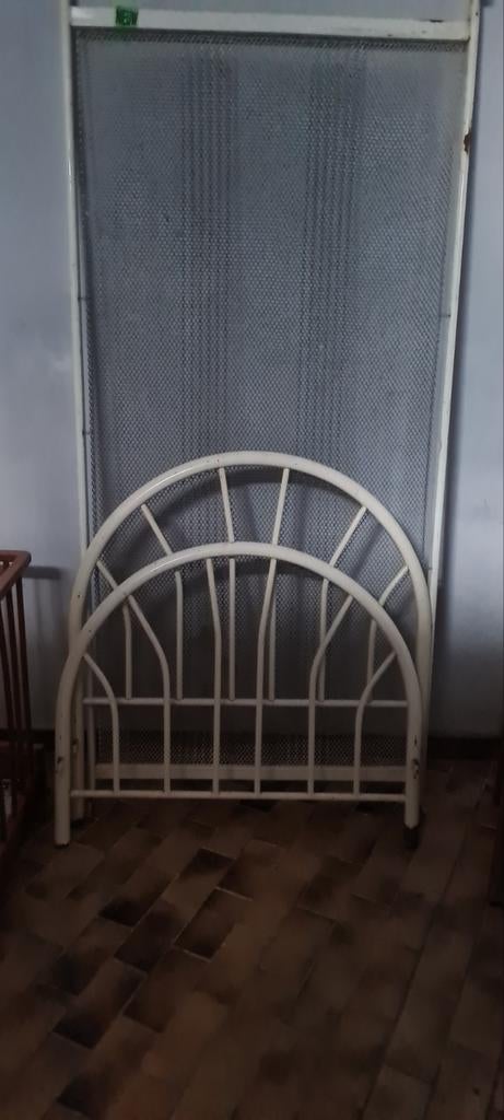 Eenpersoonsbed 30€ 0478,28,75,33, Antiek en Kunst, Ophalen
