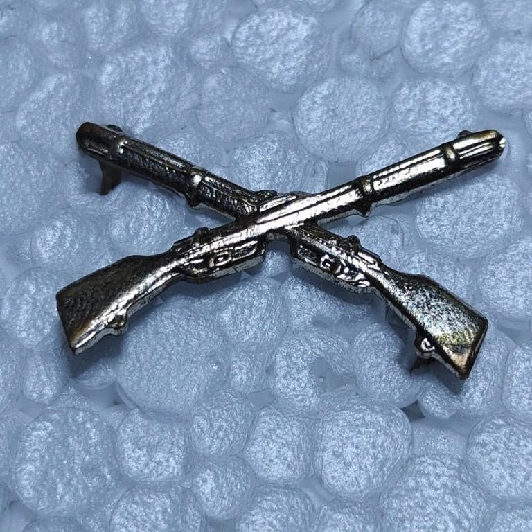 Infanterie kraag insignes Zilverkleurig, Enlèvement ou Envoi, Armée de terre, Emblème ou Badge