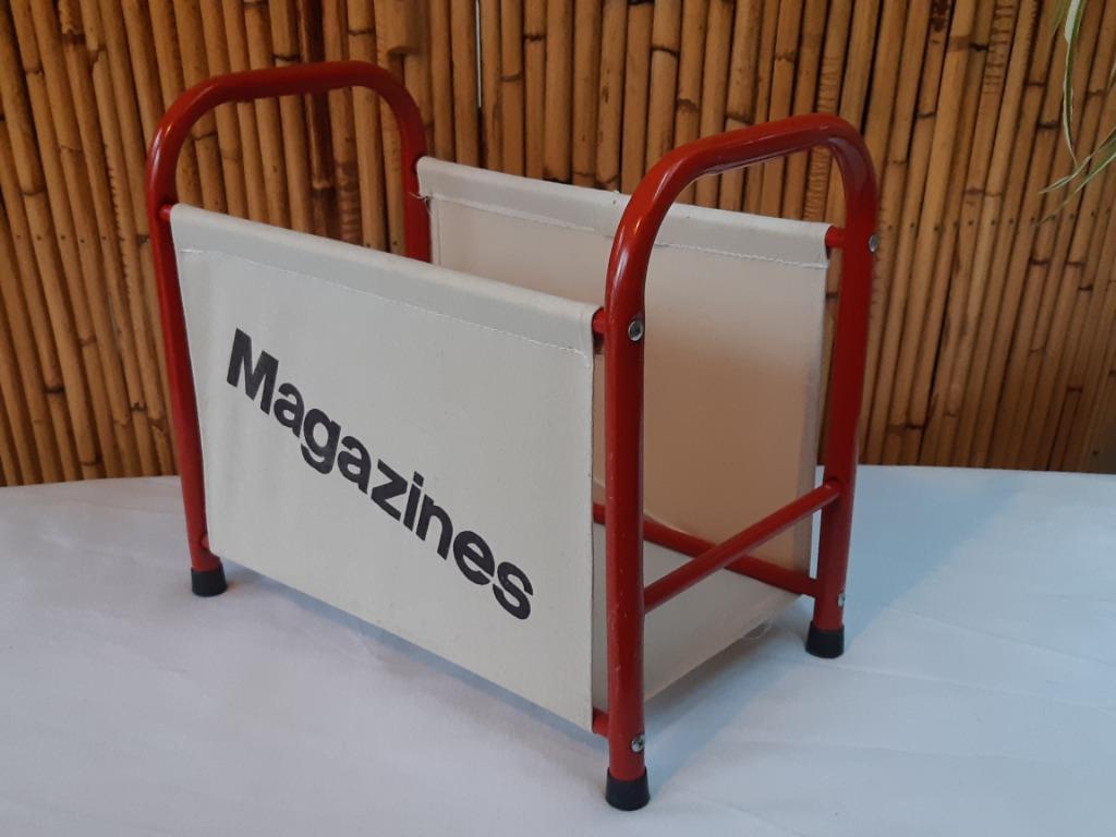 Vintage tijdschriftenrek "Magazines" uit 1980 in rood metaal, Ophalen of Verzenden, Gebruikt