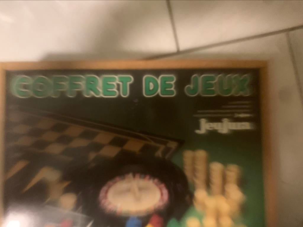 Houten kist met bordspellen, Hobby en Vrije tijd, Gezelschapsspellen | Bordspellen, Een of twee spelers, Ophalen of Verzenden