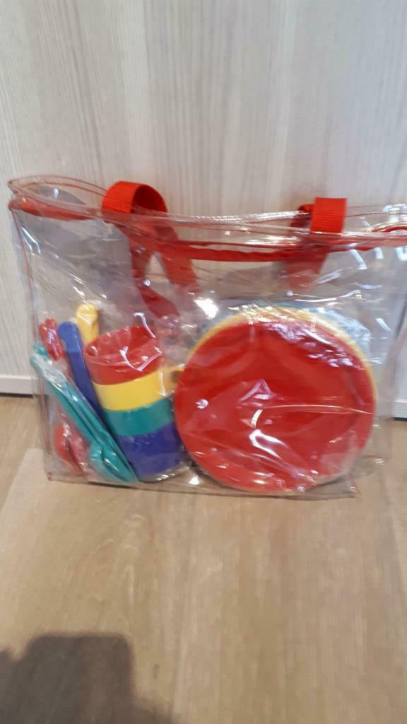 Picknick set met 4 bordjes + 4 tasjes + 4 maal bestek, Caravans en Kamperen, Ophalen of Verzenden, Nieuw