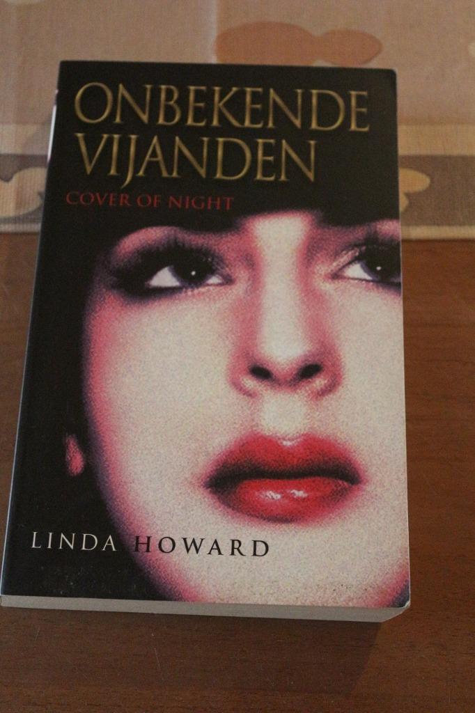 *Onbekende vijanden - Linda Howard, Ophalen of Verzenden, Zo goed als nieuw, Amerika
