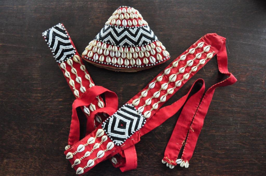 Chapeau Conge et 2 ceintures - très décoratifs, Antiquités & Art, Enlèvement ou Envoi