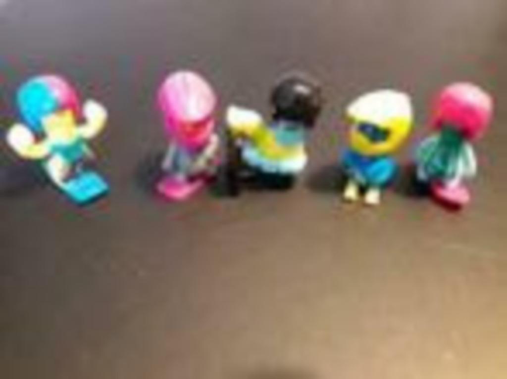 Gogo's 10 skaters met helm en skateboard, Ophalen of Verzenden, Zo goed als nieuw