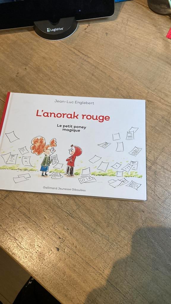 L’anorak rouge - Le petit poney magique, Enlèvement