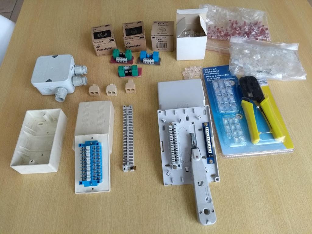 pièces et accessoires télécom + répartiteur TV, Télécoms, Téléphonie mobile | Accessoires & Pièces, Comme neuf, Autres types, Enlèvement ou Envoi