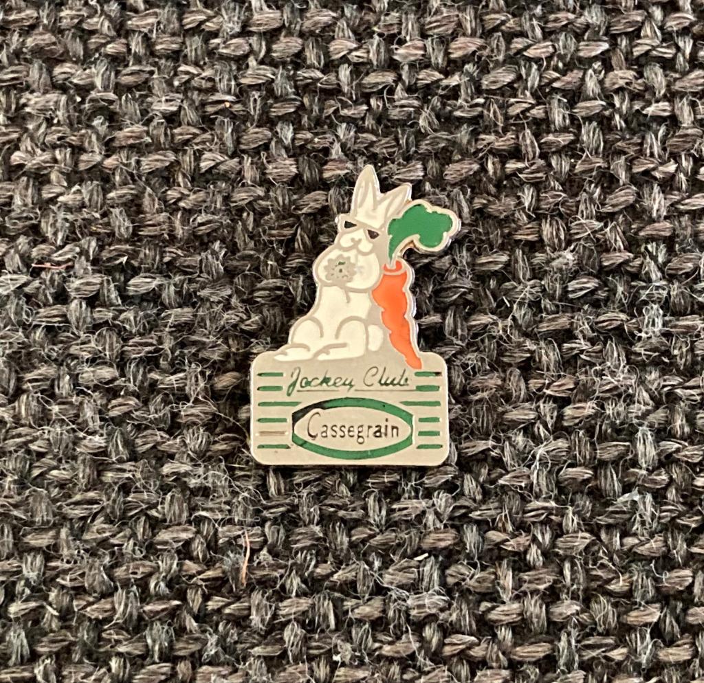 PIN - JOCKEY CLUB - CASSEGRAIN, Collections, Envoi, Utilisé, Marque, Insigne ou Pin's