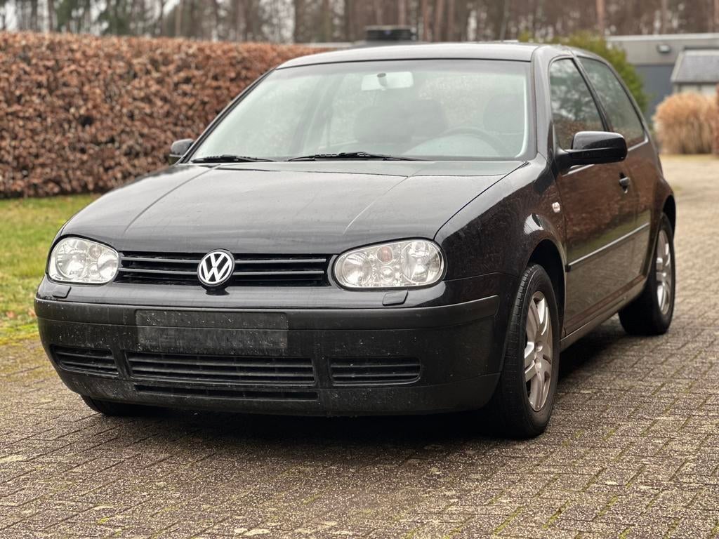 Vw Golf 4 1.4 16v Benzine 2002 Airco 180000 km 900€ export, Auto's, Electronic Stability Program (ESP), Zwart, Bedrijf, Grijs