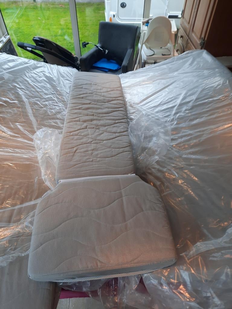 Te koop matrassen voor mobilhome twin bedden uit benimar, Ophalen