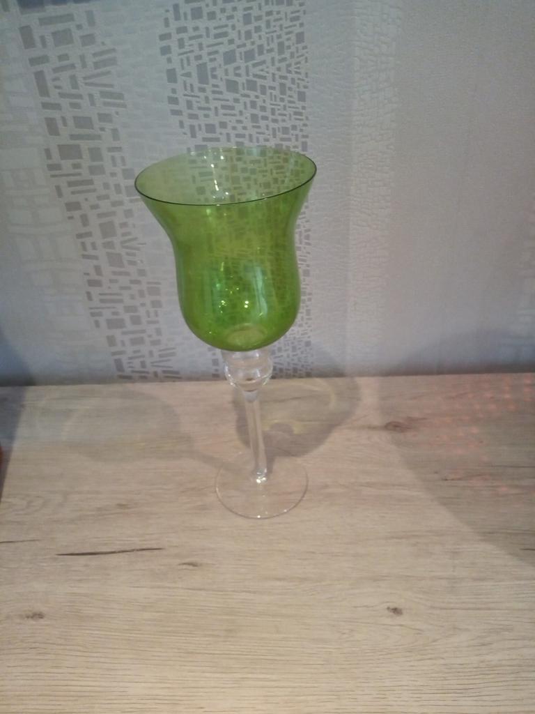 Vase sur tige, Vert, Verre