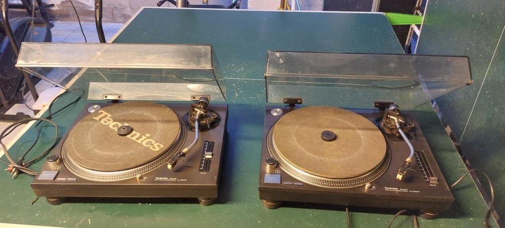 2 Technics SL 1210 mk2 et 800 vinyles, Enlèvement, Audio et Vidéo