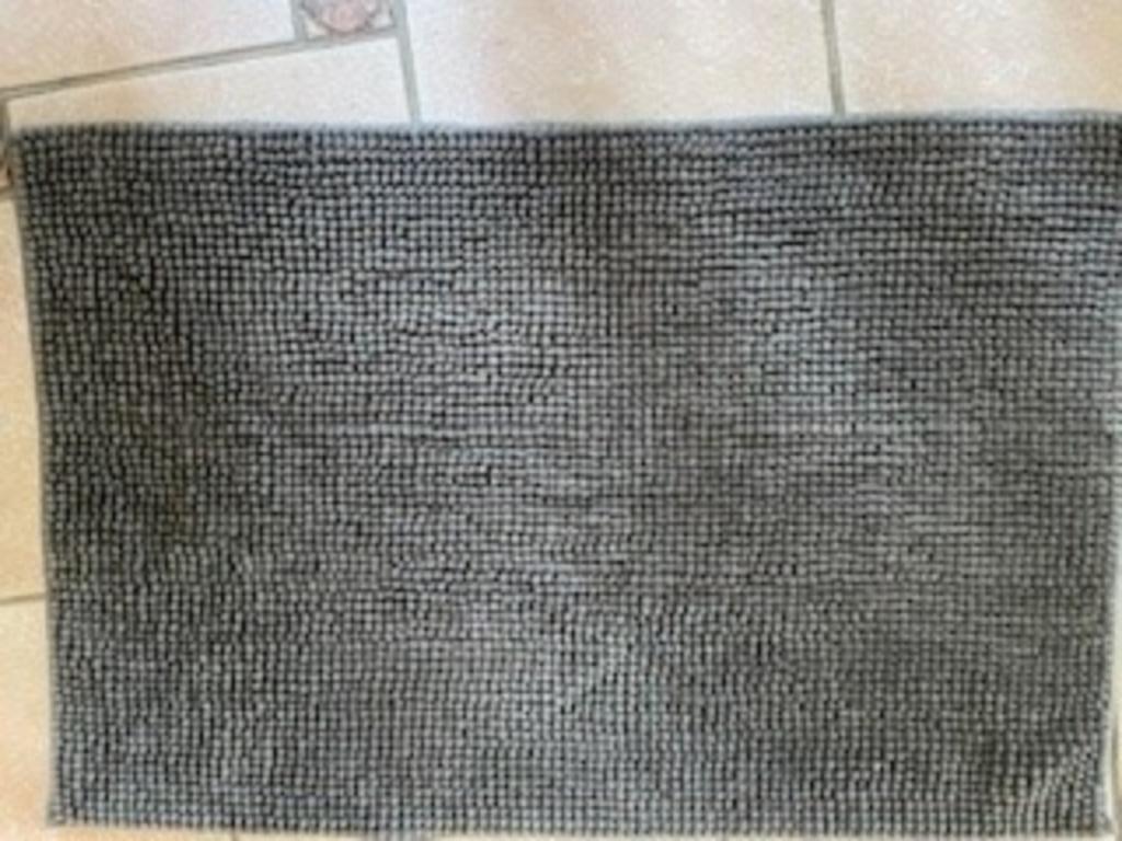 BADMAT GRIJS, Huis en Inrichting, Ophalen, Zo goed als nieuw, Grijs, Badmat
